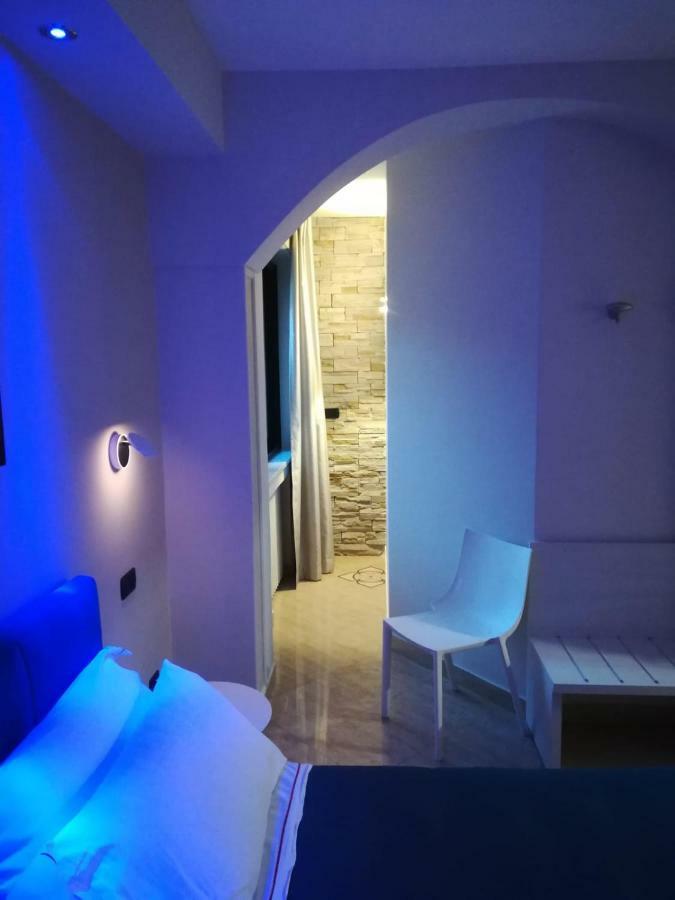 Sonevi Rooms Наполи Екстериор снимка