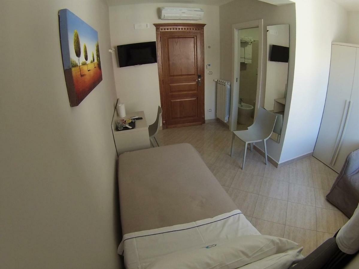 Sonevi Rooms Наполи Екстериор снимка