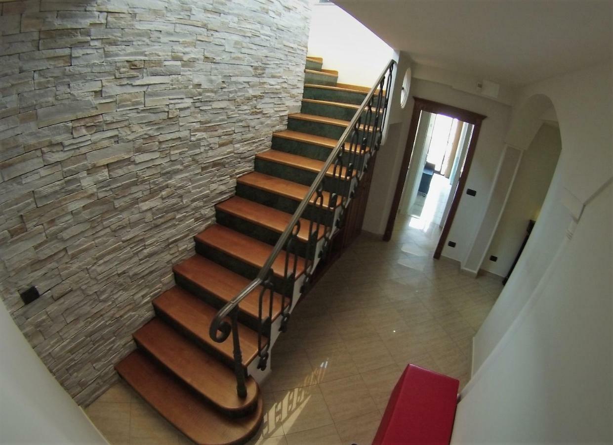 Sonevi Rooms Наполи Екстериор снимка