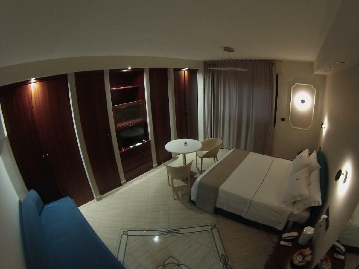 Sonevi Rooms Наполи Екстериор снимка