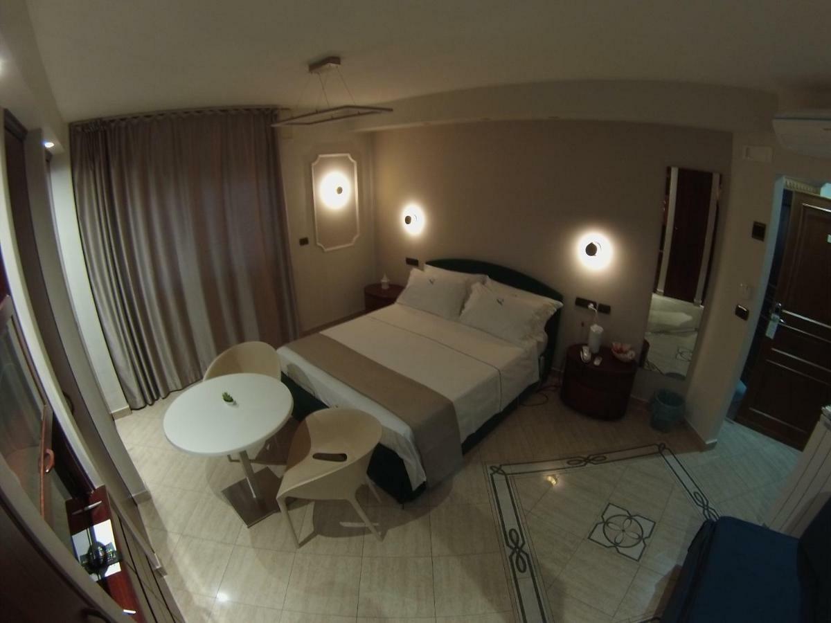 Sonevi Rooms Наполи Екстериор снимка
